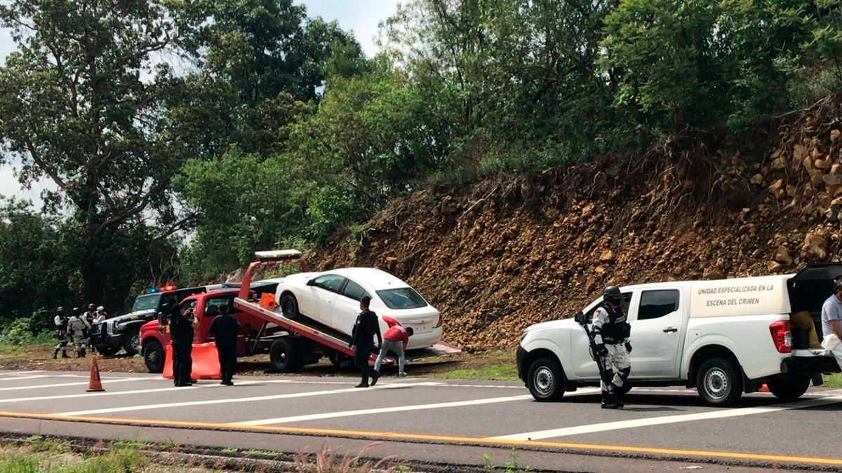 Encuentran a dos personas sin vida al interior de un auto en La Pera – Cuautla