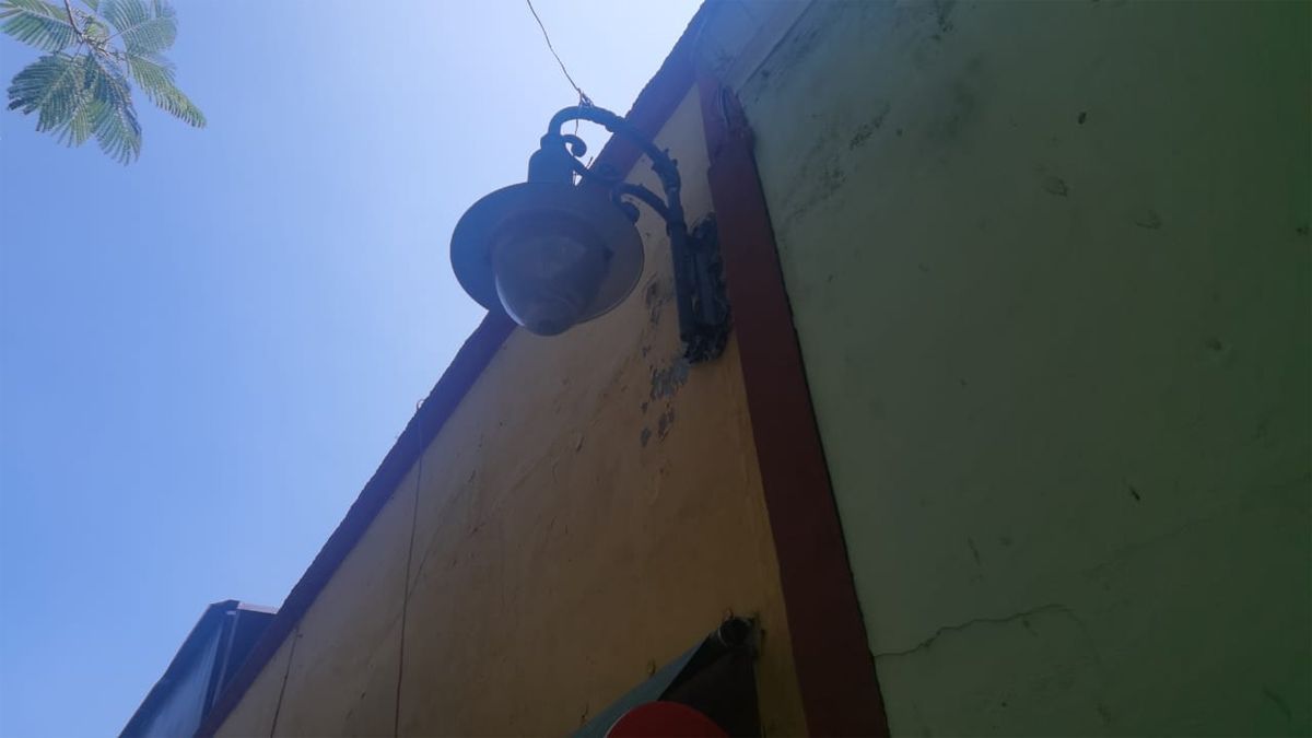 Denuncian robo de cableado en calle del Centro