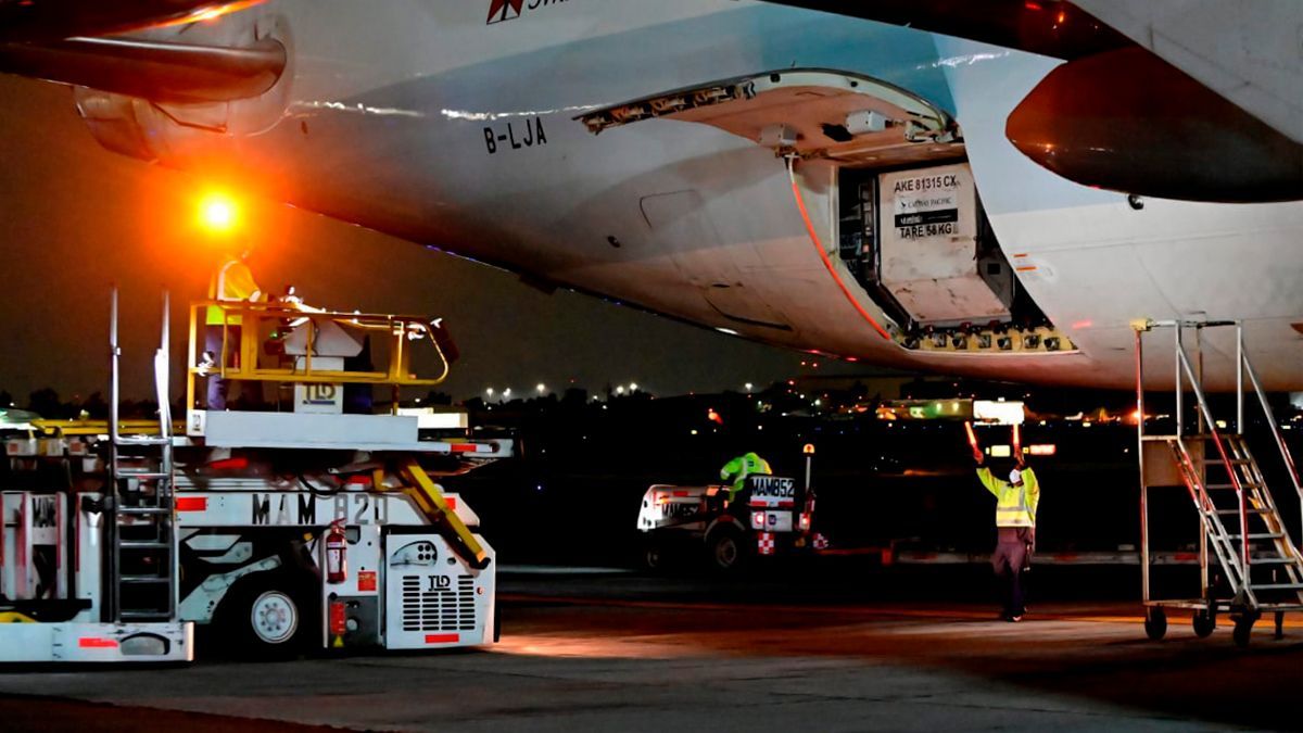 Recibe México 2.5 millones de vacunas contra Covid-19