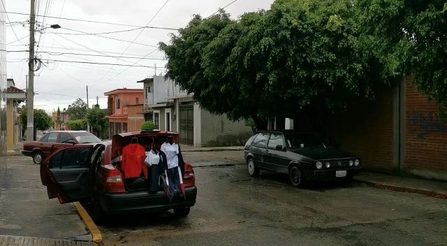 “La economía se paró de golpe, nosotros vivimos del uniforme”