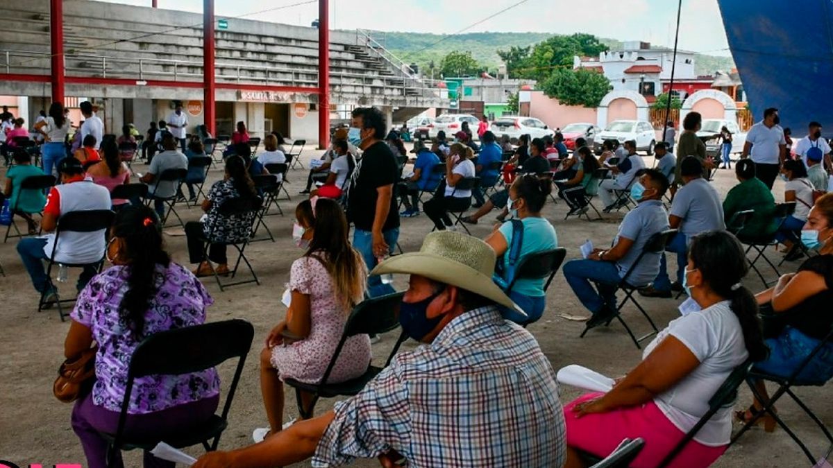 Aplican segunda dosis Covid-19 a adultos de 50 años en Ayala