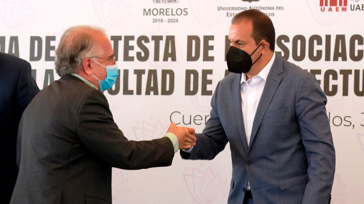 Asiste Cuauhtémoc Blanco a toma de protesta de  Asociación de Arquitectos UAEM
