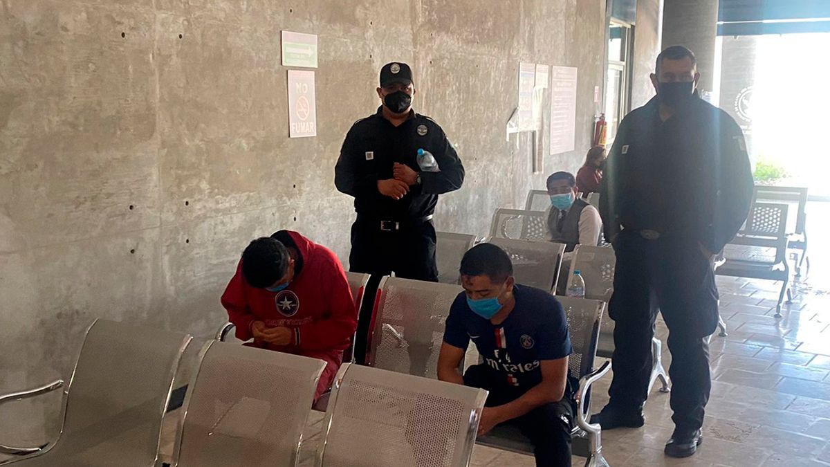 Quedan en libertad jóvenes acusados de agredir a escoltas de Fiscalía