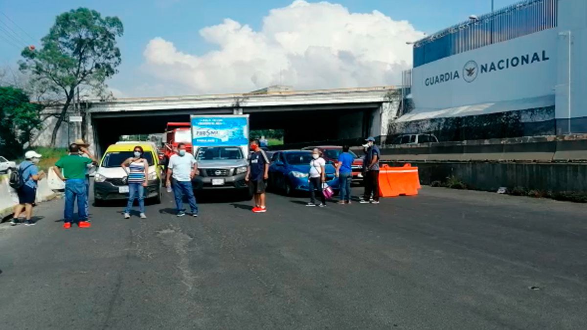 Cumplen vecinos de la Satélite con bloqueo en Cuernavaca