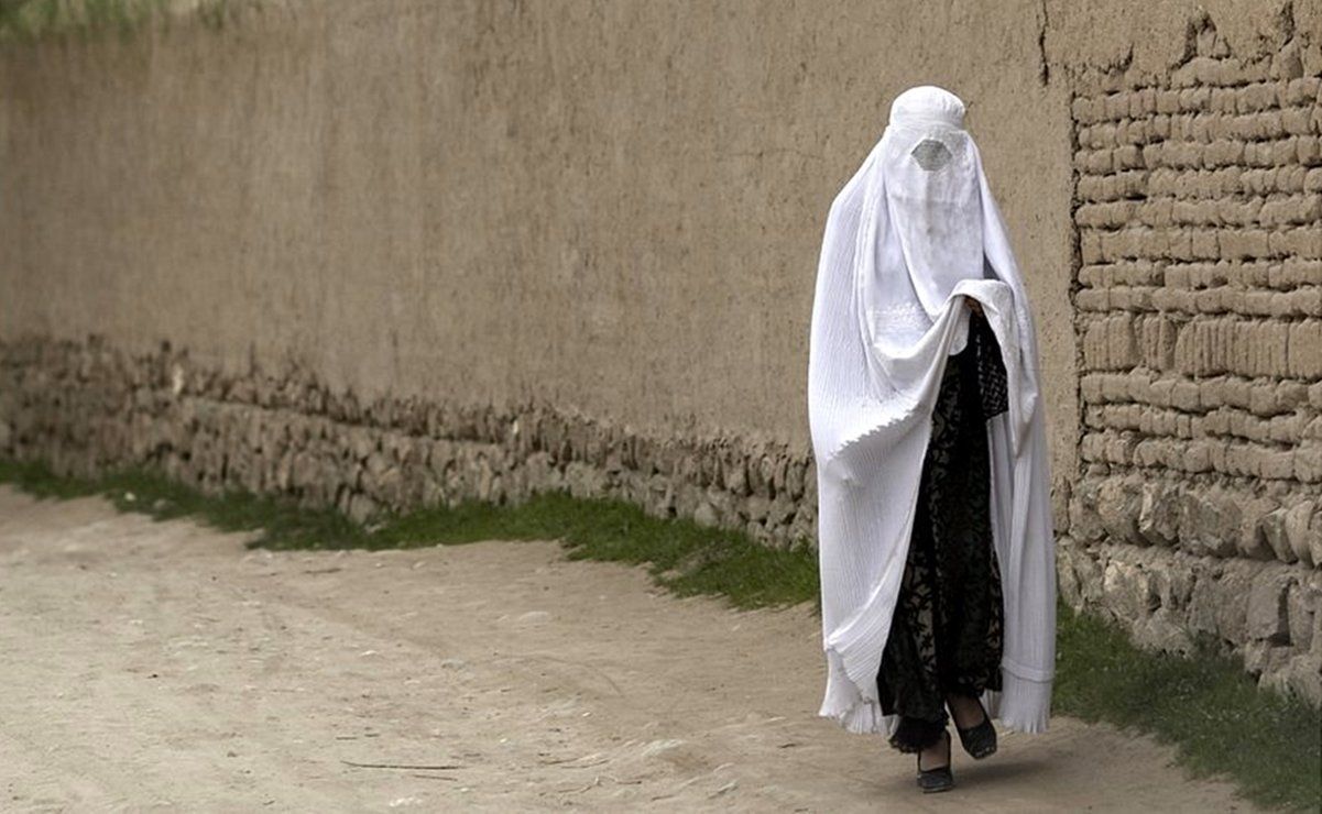 Talibanes prohíben la música en público