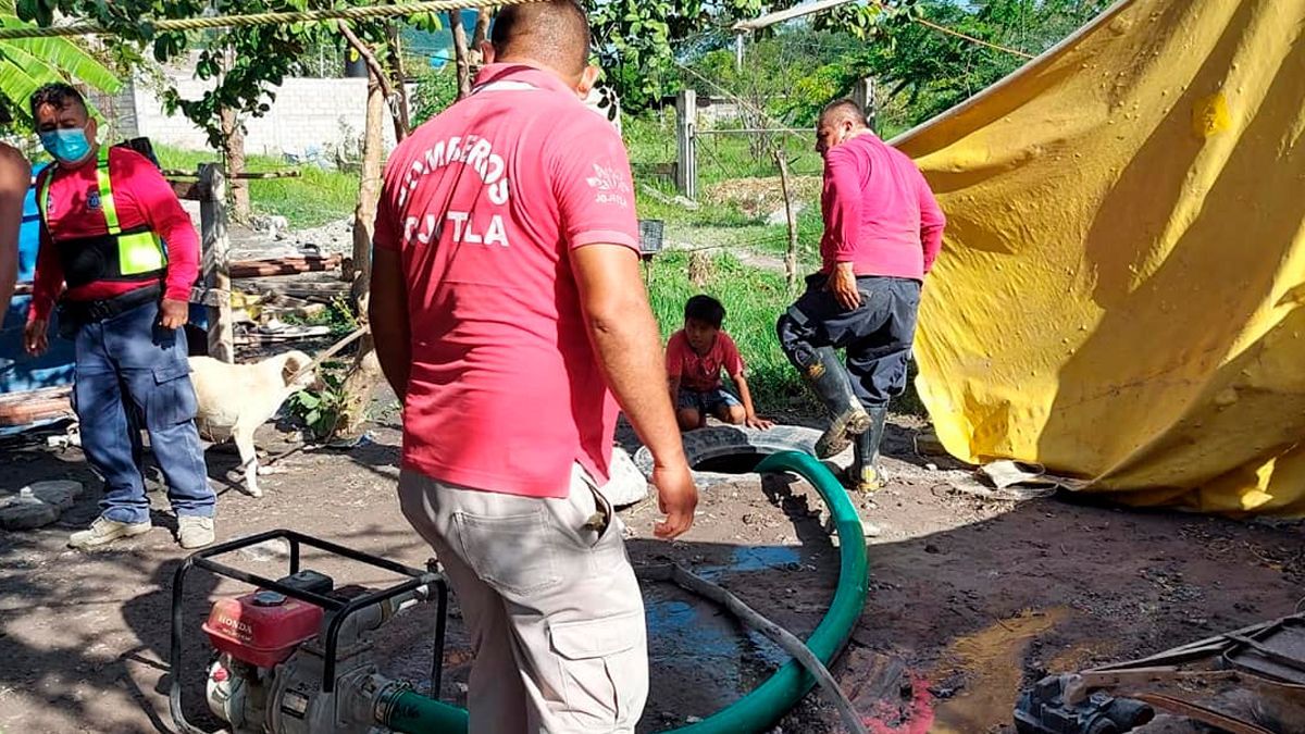 Apoyan a habitantes de Jojutla afectados tras lluvias