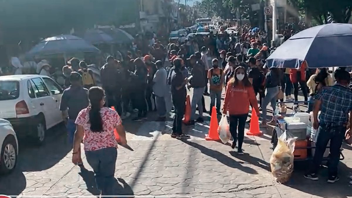 Generación de “cristal” se vacuna en compañía de sus padres