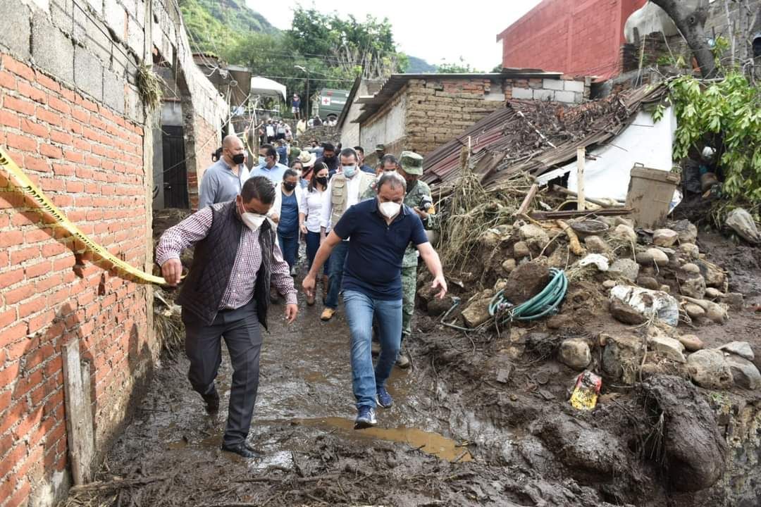 “No están solos, el Gobierno del Estado ayudará a las familias damnificadas”