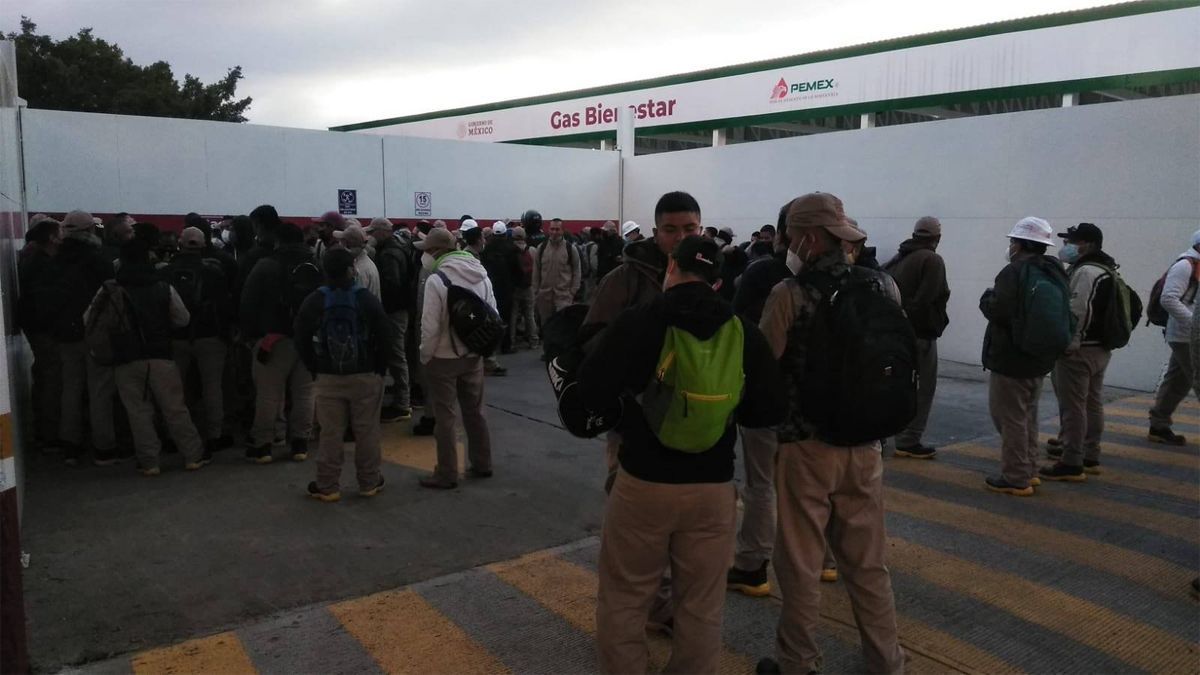 Protestan trabajadores de Gas del Bienestar por incumplimiento de contrato