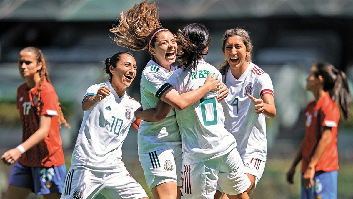 Vuelve el Tri Femenil con público al Azteca