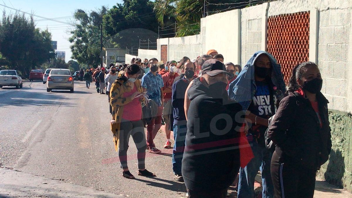 Fila vacunación