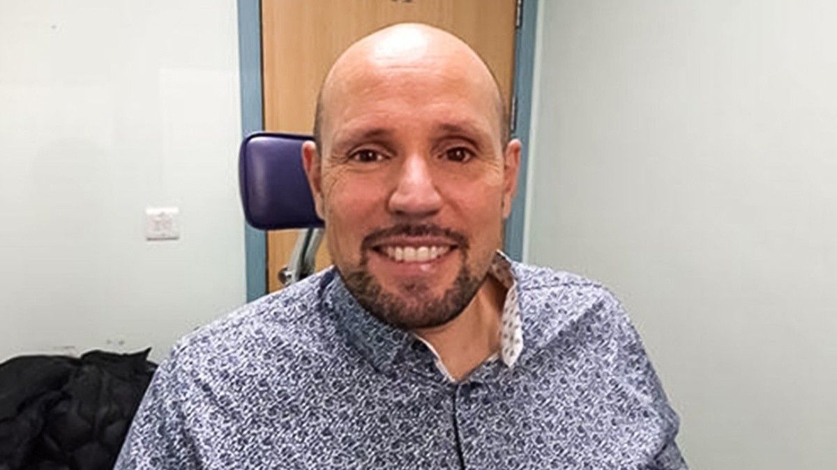 Implantan por primera vez prótesis de ojo impreso en 3D a un hombre