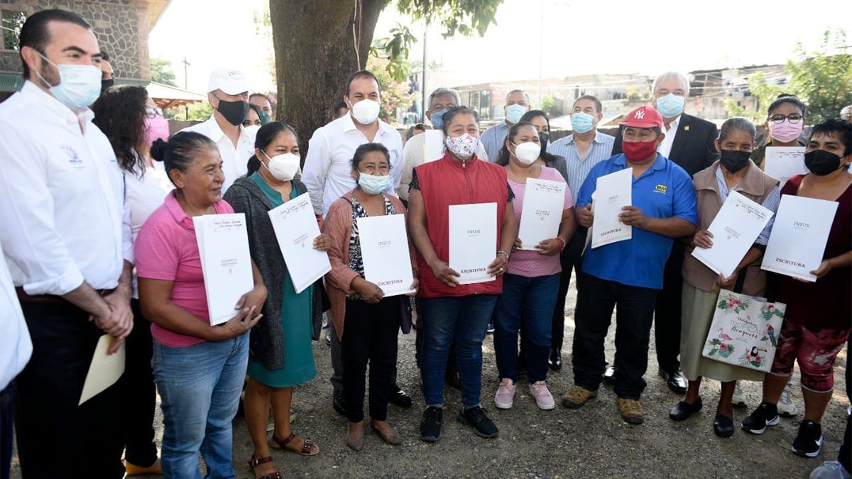 Poder Ejecutivo entrega escrituras a los Patios de la Estación en Cuernavaca