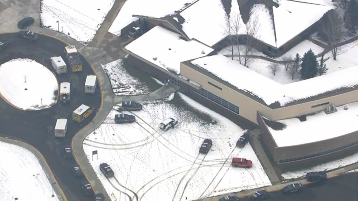 Mueren tres personas en tiroteo en escuela de Michigan
