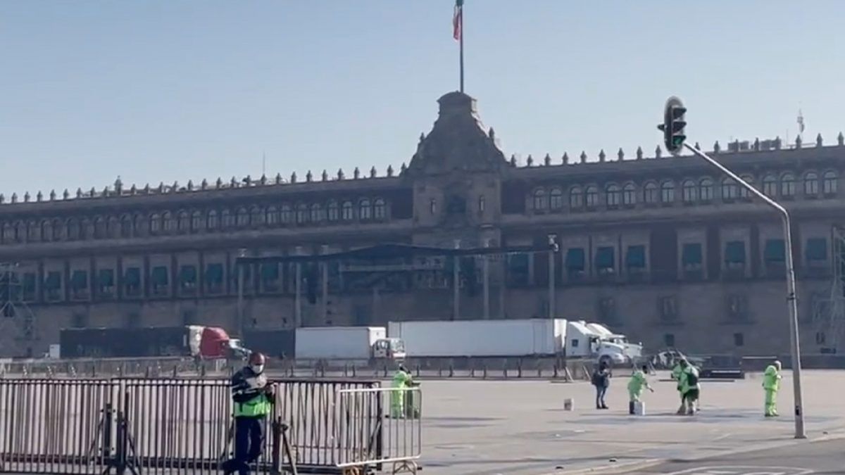 Alistan zócalo de la CDMX para informe de AMLO