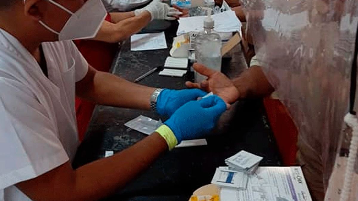 Realizan pruebas rápidas de hepatitis en penal de Atlacholoaya