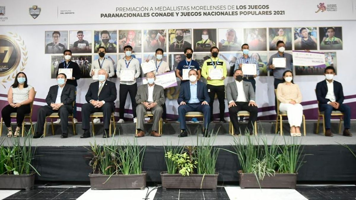 Premian a medallistas y entrenadores morelenses