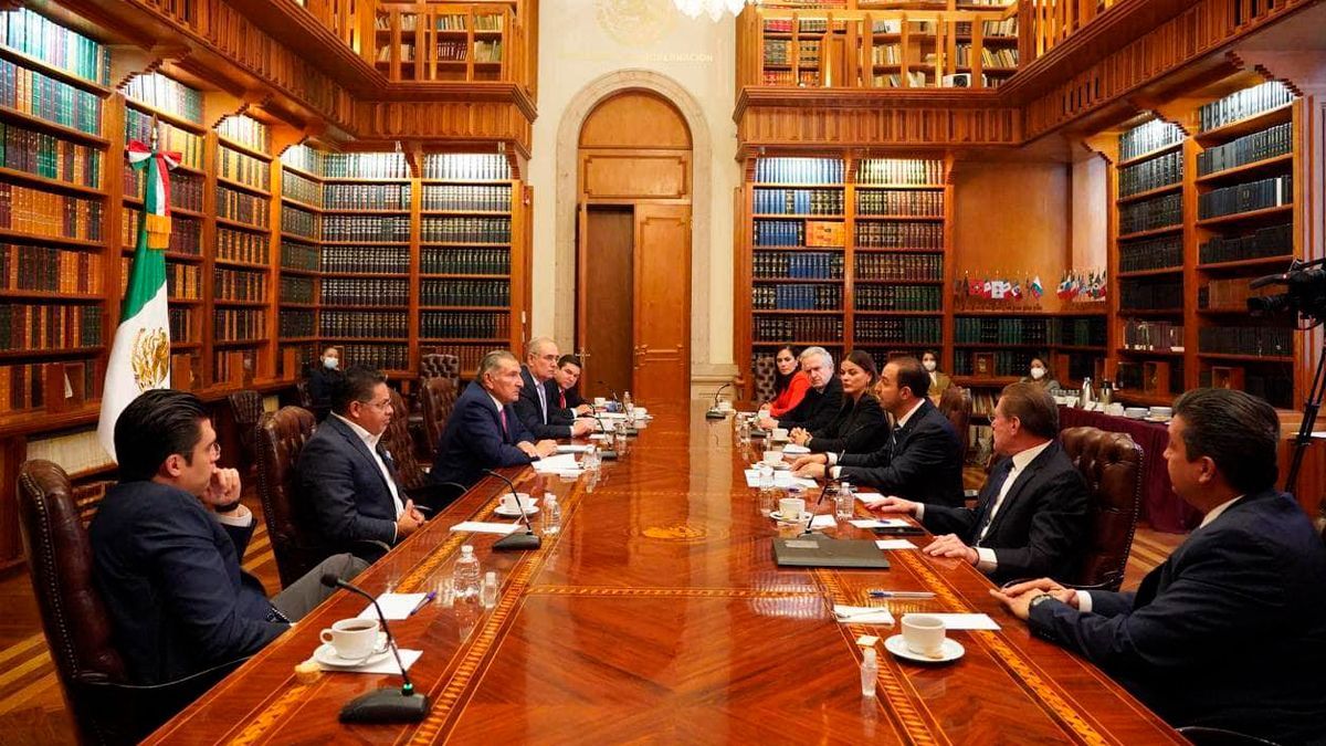 Gobierno de Morena recibe a políticos del PAN