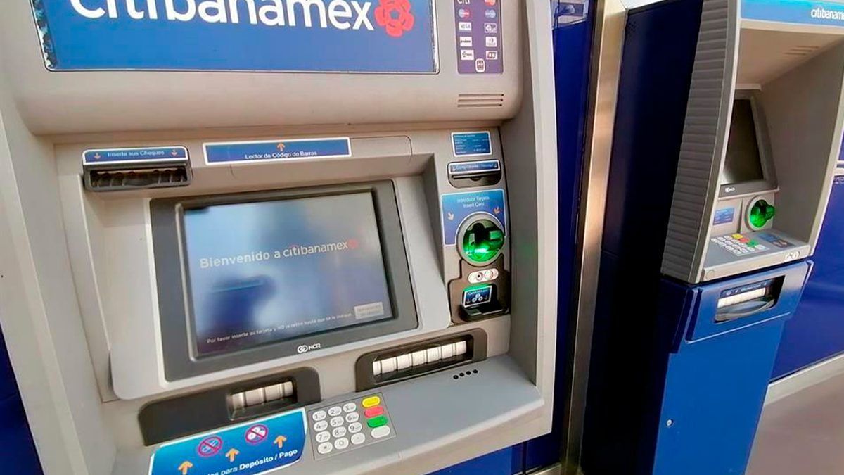 Ordena juez detener venta de Banamex