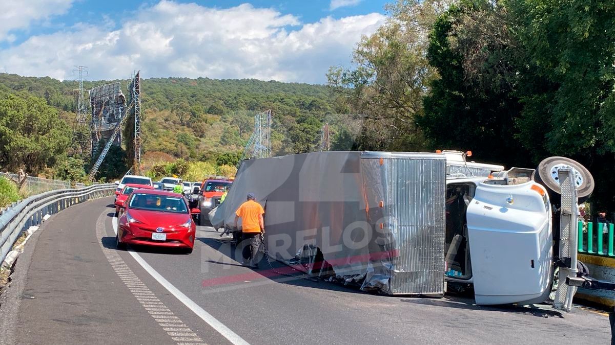 Camión de luz y sonido se accidentó en la México – Cuernavaca