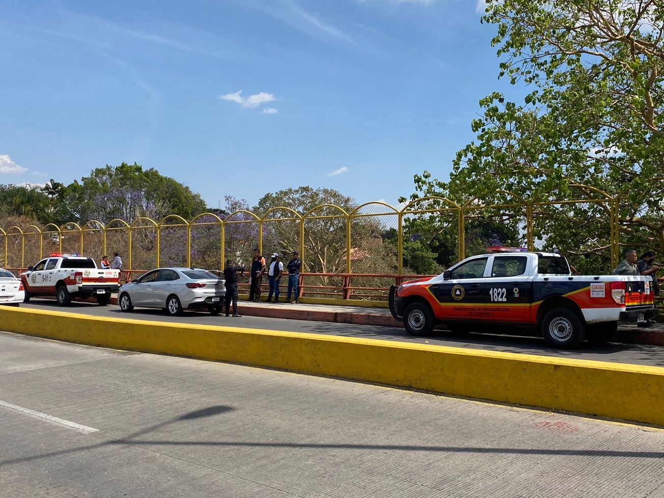 Presuntos delincuentes caen a barranca en Cuernavaca