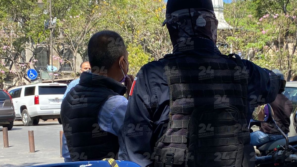 Policía se dispara en la pierna por accidente