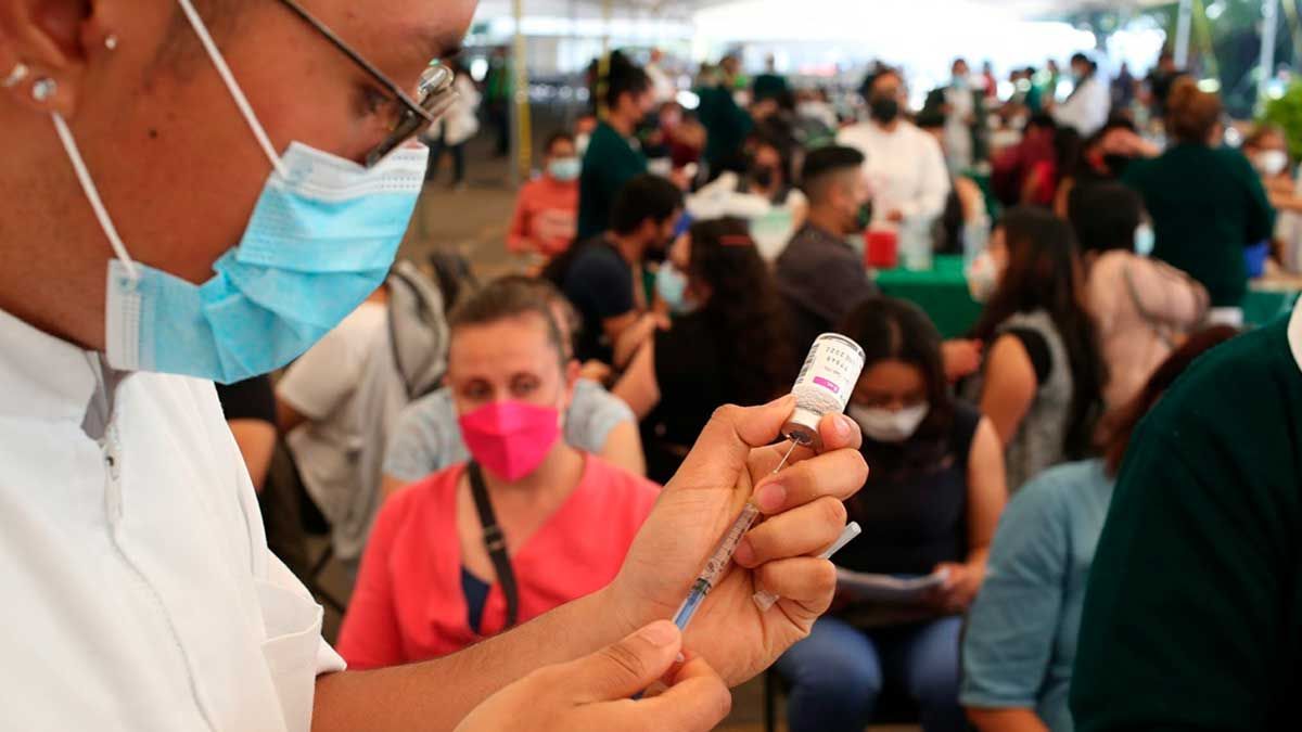 Anuncian cuarta dosis de Covid para adultos mayores en CDMX
