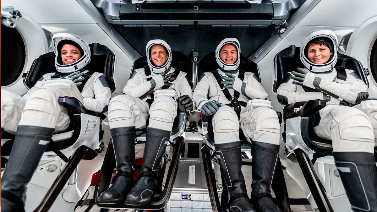 Space X envía a 4 astronautas a la Estación Espacial Internacional