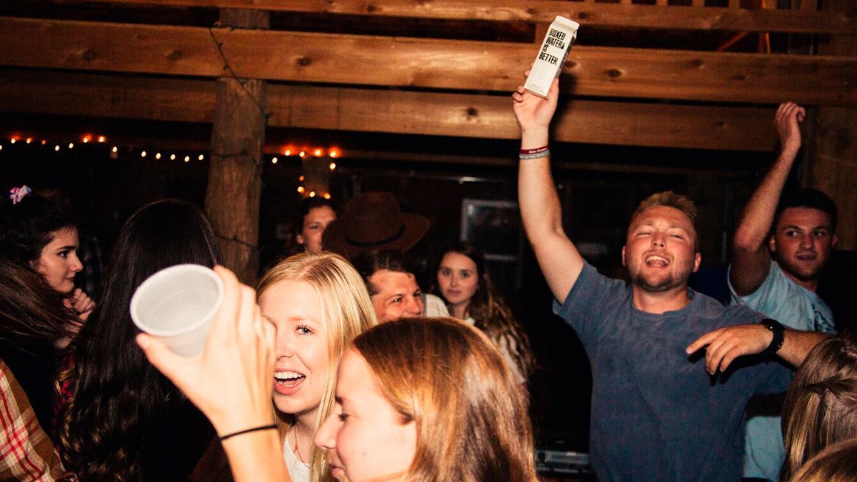 Prohíbe Airbnb fiestas y eventos de forma permanente