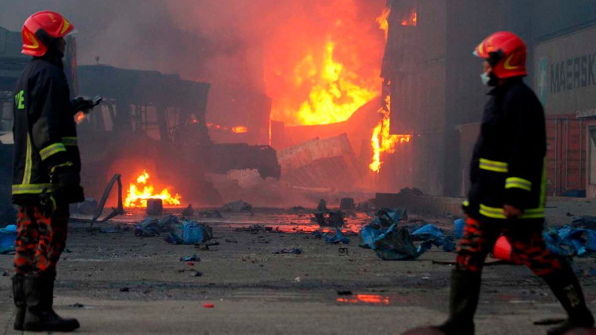 Explosión en depósito en Bangladesh deja al menos 49 muertos