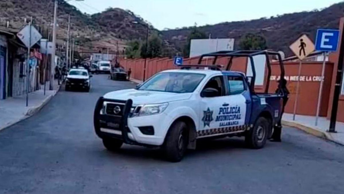 Matan a seis personas a fuera de primaria en Guanajuato