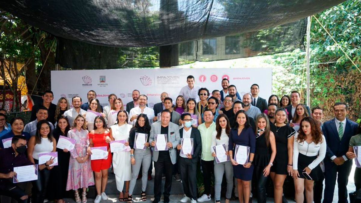Entrega Impajoven reconocimientos a comunicadores