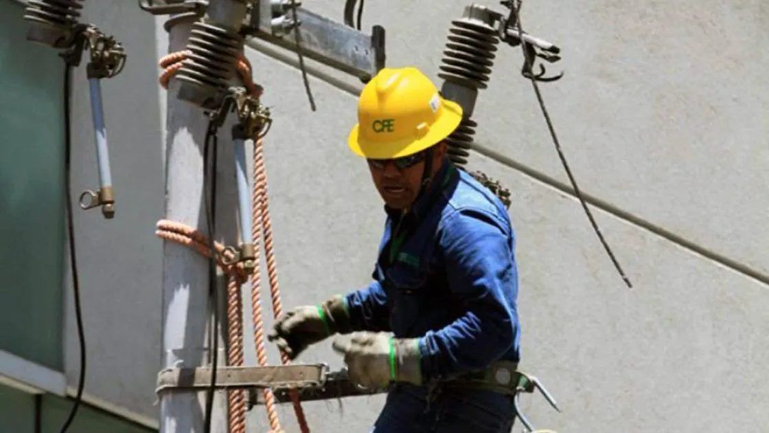 Se registra apagón en Campeche, Quintana Roo y Yucatán por accidente de trabajador