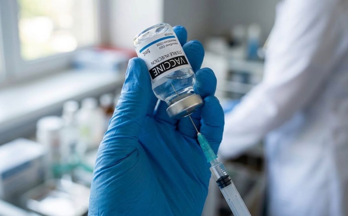 Izraeli dhe Pfizer e dinin për sinjalin e miokarditit — dhe pritën katër muaj. Po Tirana?