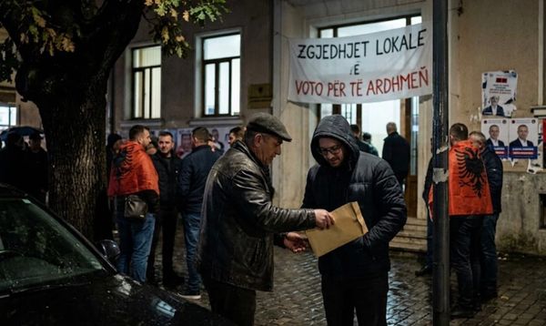 Financat e pakontrolluara në fushatat zgjedhore dhe partite politike që perfitojnë prej tyre.