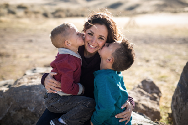 Fridge Voyeur: Mom & Vlogger, Jeni