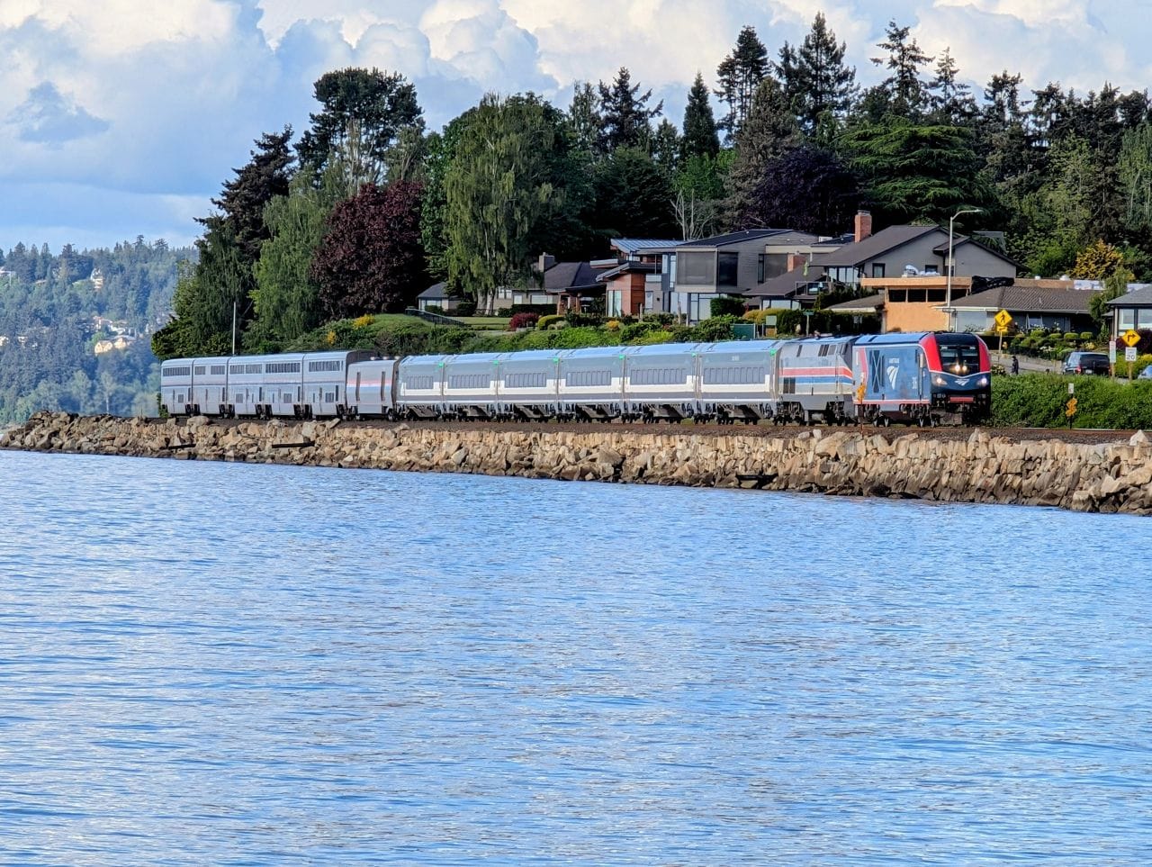 First Amtrak Cascades ‘Airos’ Arrive in Seattle for Testing
