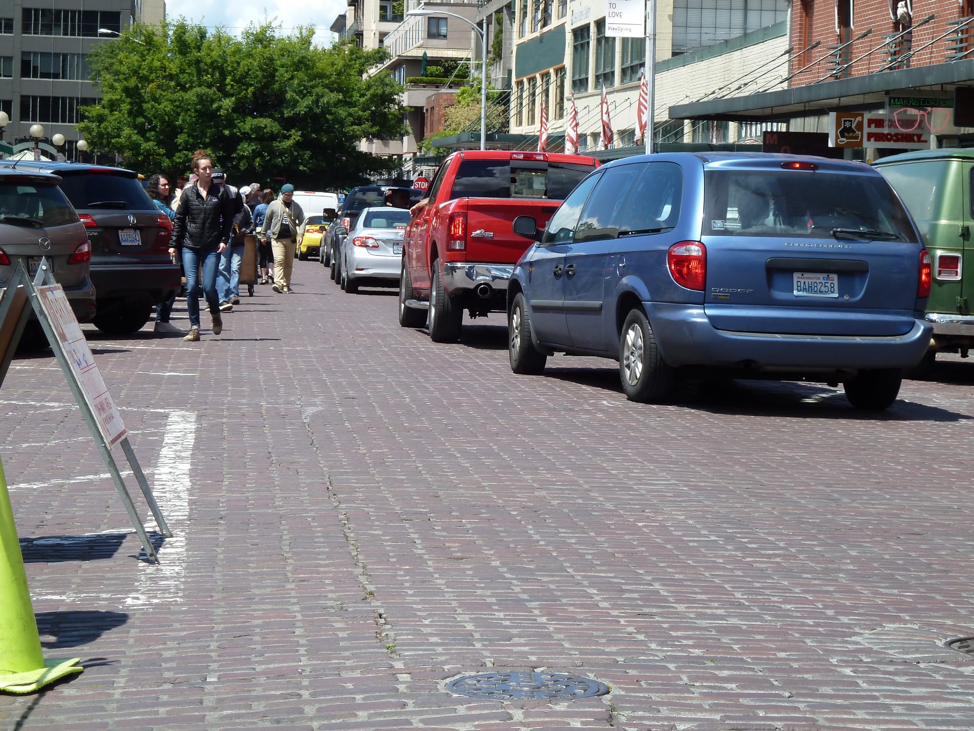 Traffic on Pike Pl approaching Western/Virginia.