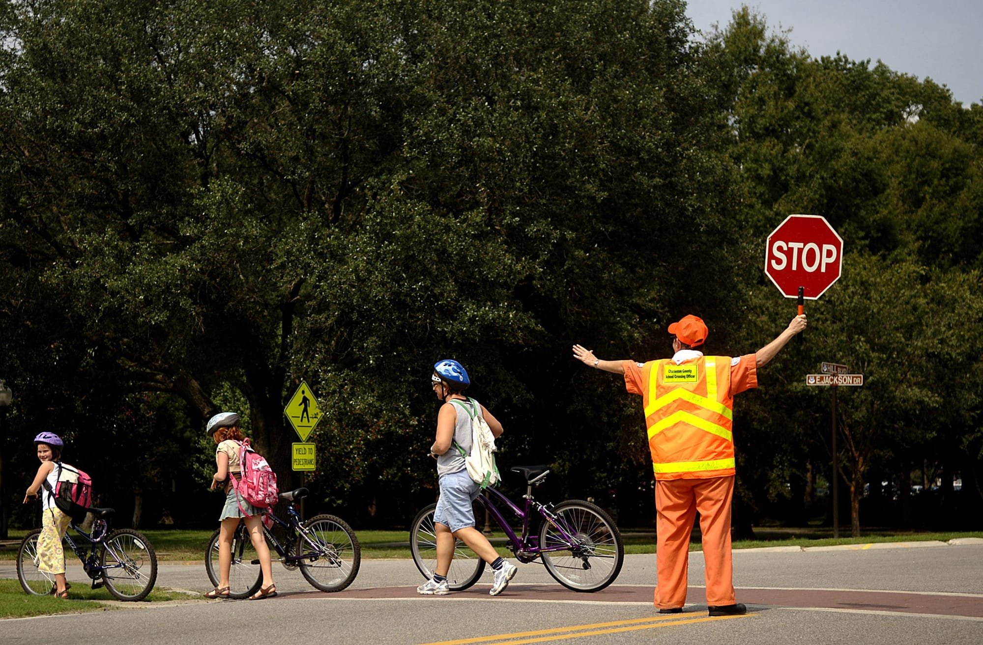 
                     School crossing guards are a low paid, but essential position. Seattle Public Schools has struggled to recruit and train scho
                     