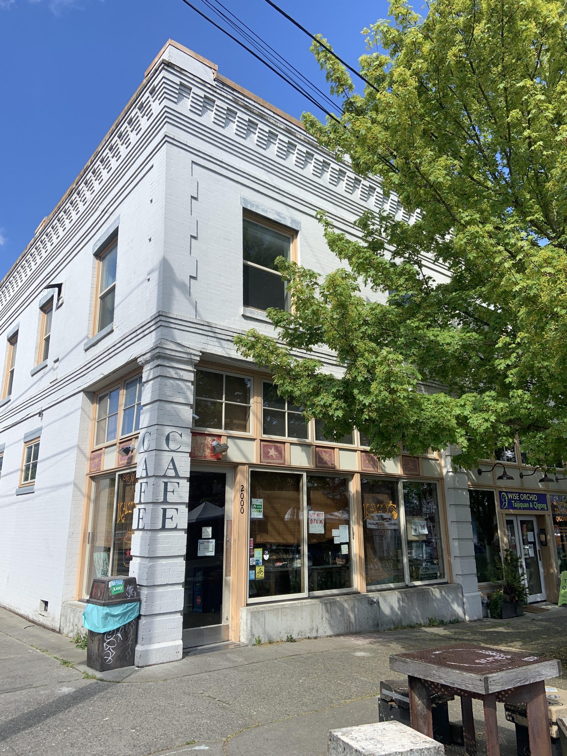 Nifty Examples of Mixed Use Buildings! Plus The Urbanist’s Scavenger Hunt #3: Alleys