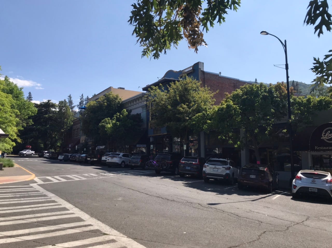 
                     A block in the city center of Ashland, Oregon.
                     