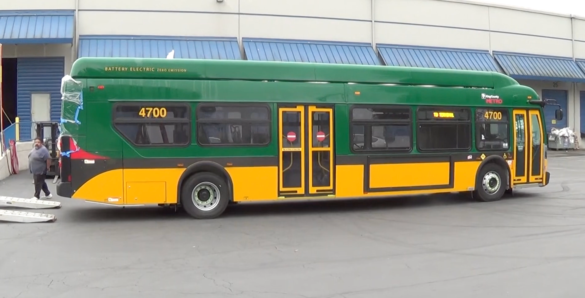 Metro Gets First 40-Foot New Flyer Battery Bus, Ambitious on Zero-Emissions Fleet