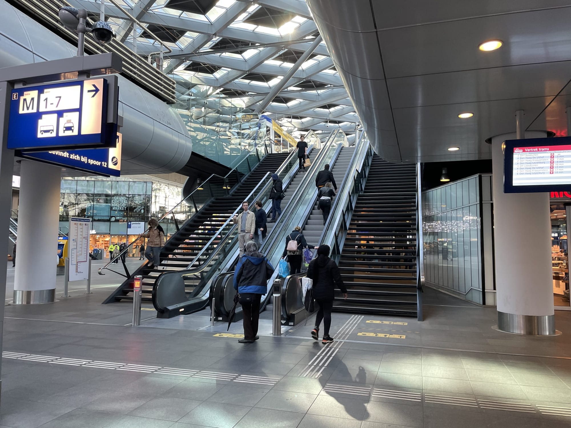 What We’re Reading: SCL Rate Hikes, Car-Free Pioneer, and Urban Inflation