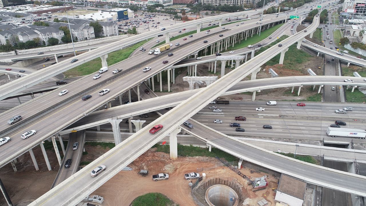 
                     A tangle of more than a dozen flyover ramps in a I-610 interchange.
                     