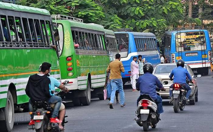 'പ്രിയദർശിനി'ക്ക് പിന്നാലെ വരുമാനം ഇടിഞ്ഞെന്ന് ബസുടമകൾ; 30 സ്വകാര്യ ബസുകൾ സർവീസ് അവസാനിപ്പിക്കുന്നു