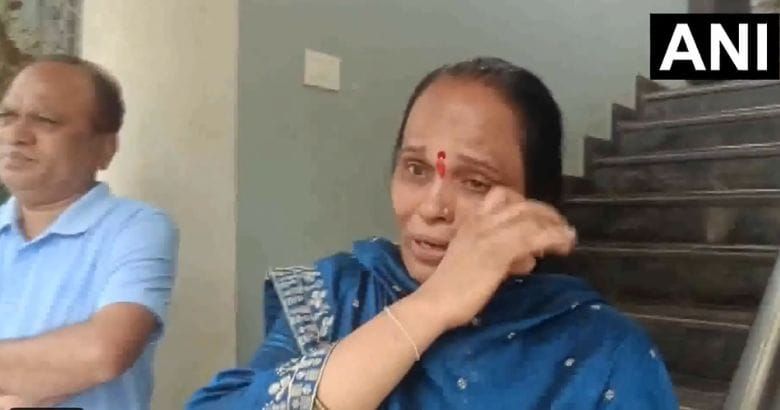 'വിദ്യാർത്ഥി പോരാട്ടം വിജയിച്ചു,ഈ ചെറുപ്രായത്തിൽ അവൻ വലിയൊരു കാര്യം ചെയ്തു'; മകനെ പ്രശംസിച്ച് അഭിജിത് ദീപ്‌കെയുടെ അമ്മ