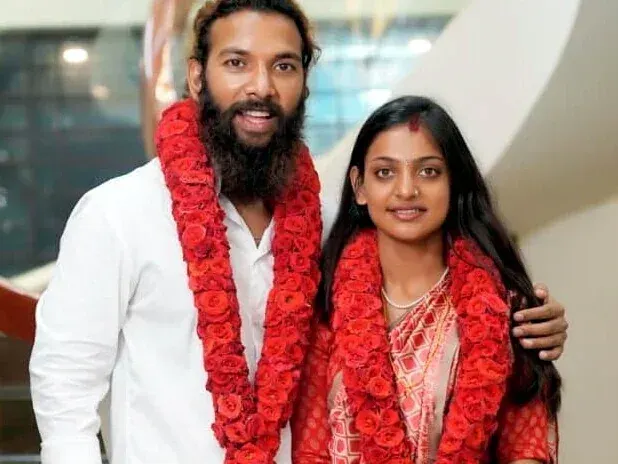 കുംഭമേള വൈറൽ പെൺകുട്ടിയെ കണ്ടെത്താനാകുന്നില്ല; നൽകിയ പൊലീസ് സുരക്ഷ പിൻവലിച്ച് ഹൈക്കോടതി
