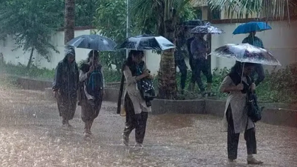 ശക്തമായ മഴ, വയനാട്ടില്‍ ജാഗ്രത;  സ്കൂളുകൾക്ക് അവധി, മൂന്നാറിൽ മണ്ണിടിച്ചിലും