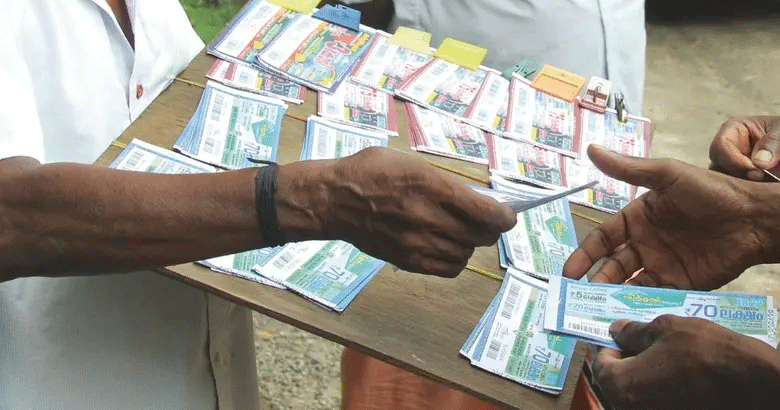 ഓണസമ്മാനവുമായി സർക്കാർ: ലോട്ടറി തൊഴിലാളികളുടെ ഉത്സവ ബത്തയിൽ 1000 രൂപ വർധന