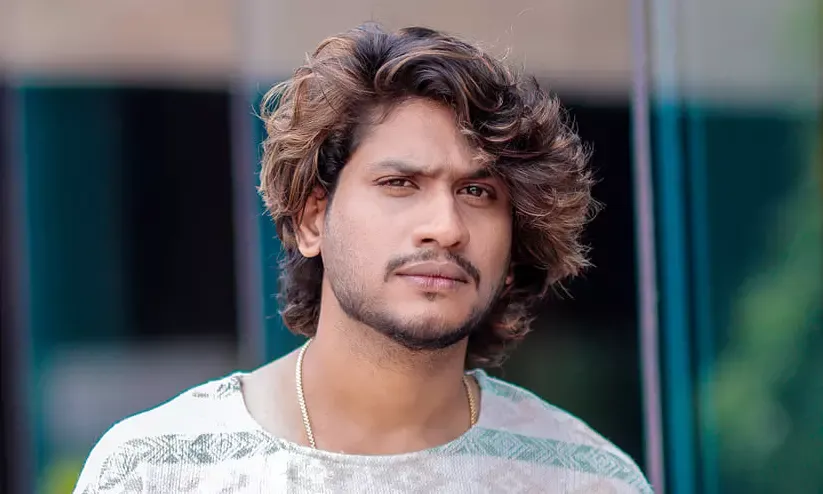 'കമന്റിട്ടാല്‍ വരുമാനം കിട്ടില്ല, എന്റെ ശമ്പളം ഒരു ദിവസം ഒന്നര ലക്ഷത്തോളമാണ്,  വീഡിയോ ചെയ്തോളൂ'; ട്രോളർമാരോട് അഖിൽ മാരാർ